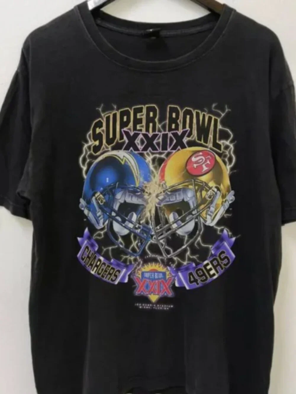Vintage Style 90s Super Bowl XXIX Charger Vs 49ers T-shirt